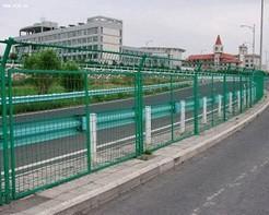贵州1公里公路护栏网安装，遵义耐腐蚀边框公路护栏网规格