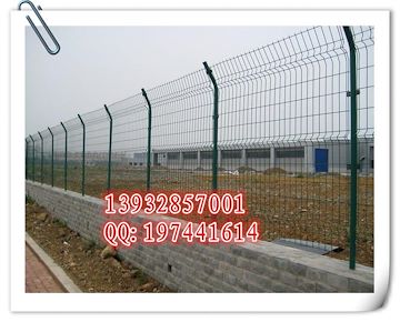 批发黑龙江军绿色草绿色双边丝公路护栏网1.8高边框铁路隔离栅铁丝网围栏